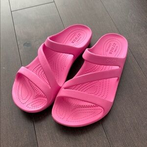 CROCS Women’s Kadee II Sandals W7 Electric Pink
